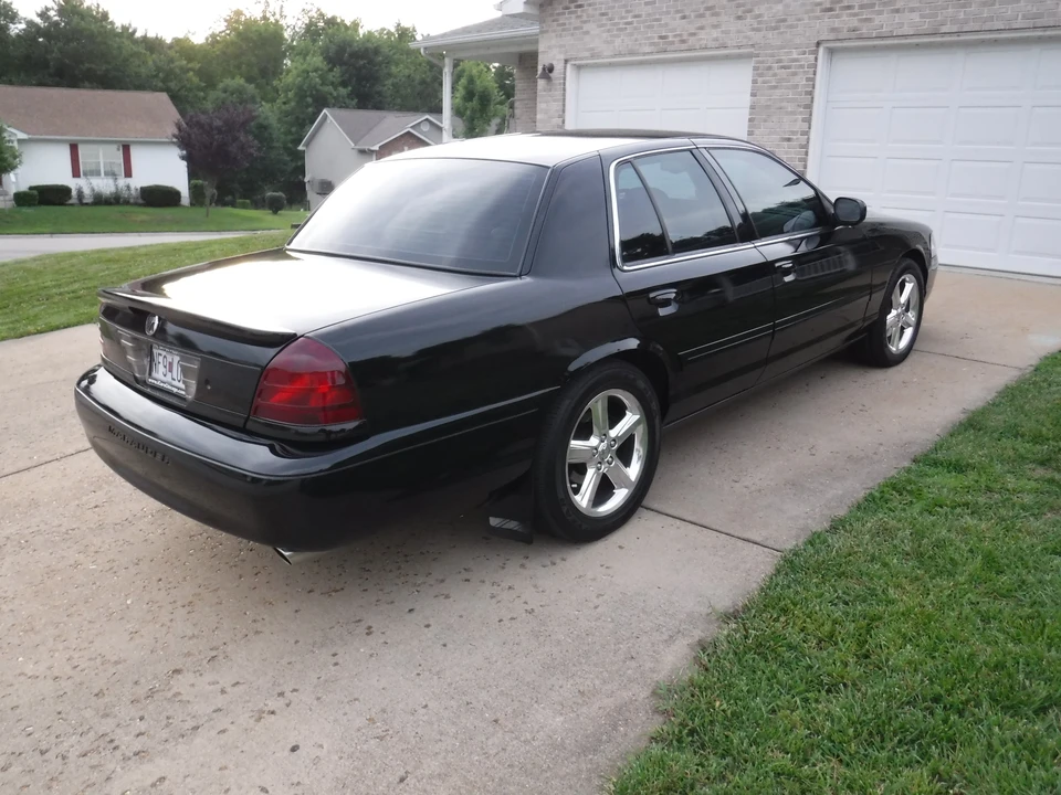 2003 Mercury Marauder - Image 9 of 31