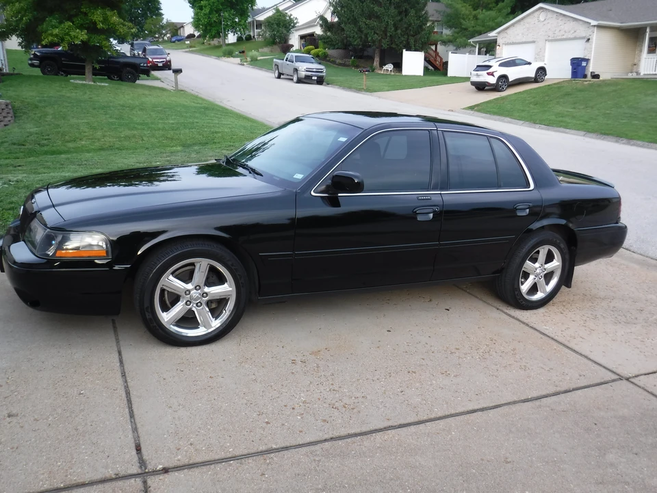 2003 Mercury Marauder - Image 16 of 31