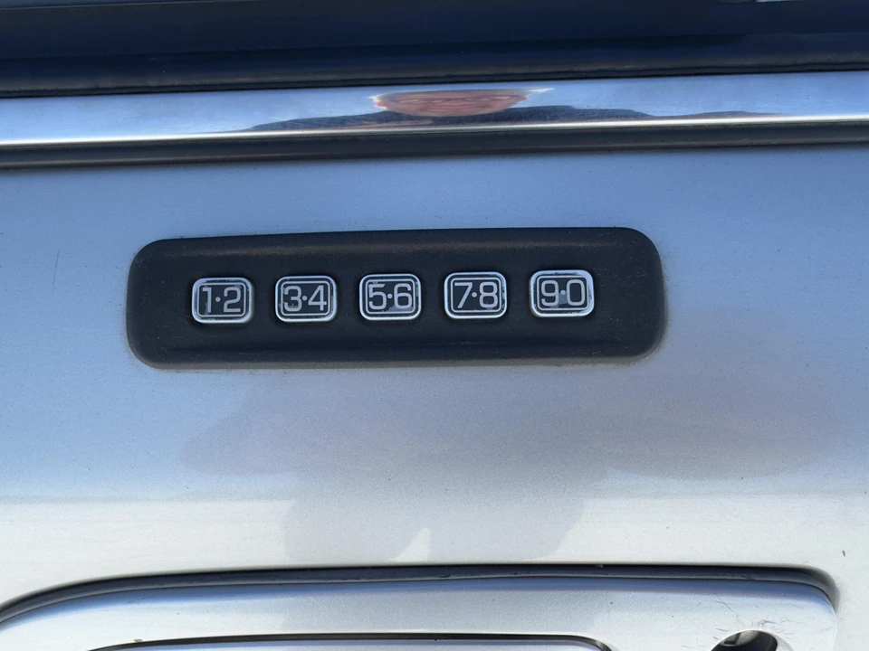 2003 Mercury Marauder - Image 17 of 31