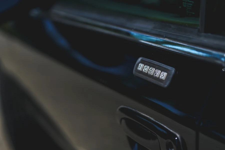 2003 Mercury Marauder - Image 7 of 31