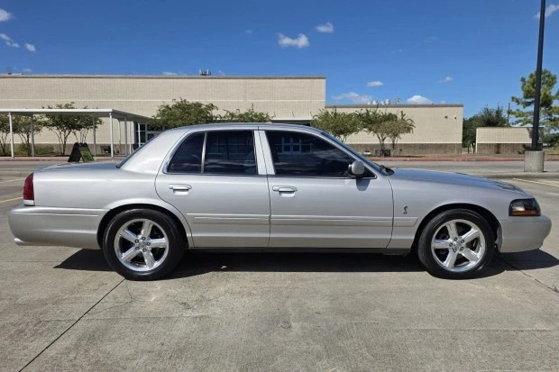 2003 Mercury Marauder - Image 3 of 7