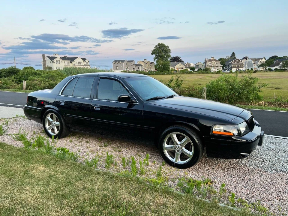 2003 Mercury Marauder - Image 2 of 31