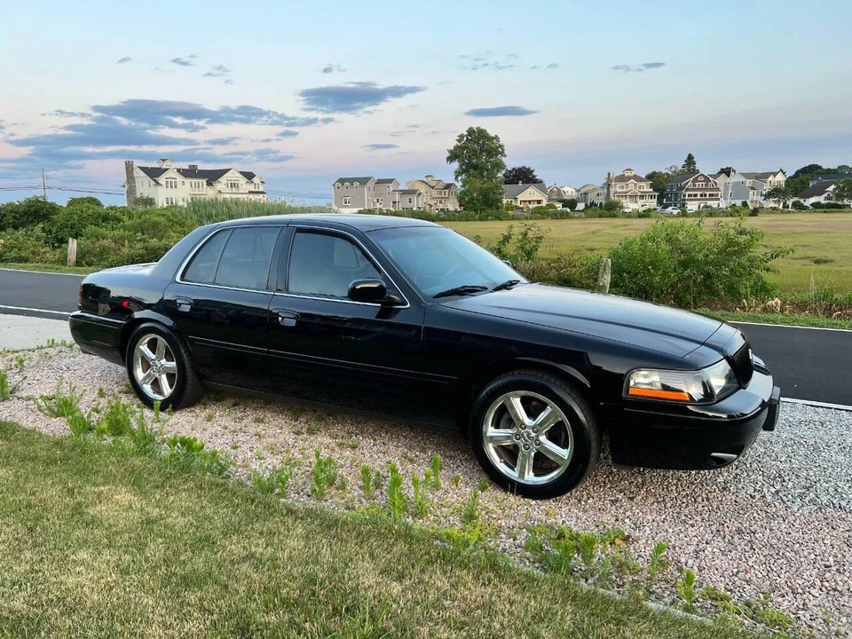 2003 Mercury Marauder - Image 2 of 31