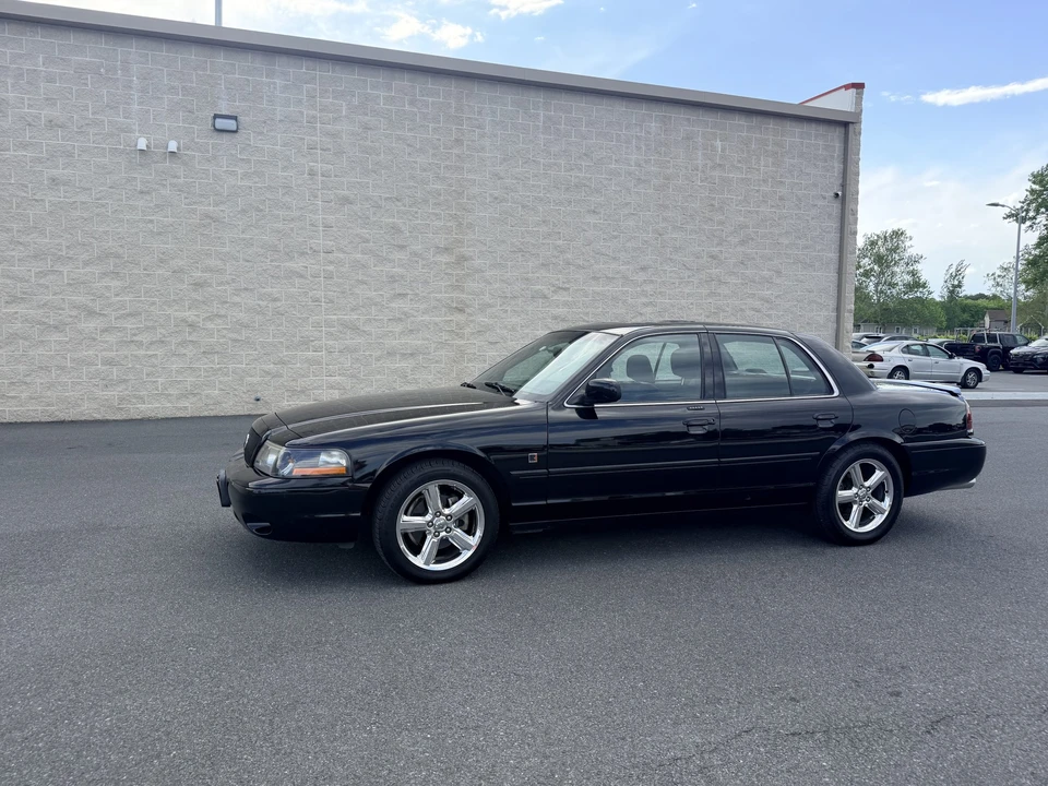 2003 Mercury Marauder - Image 2 of 31