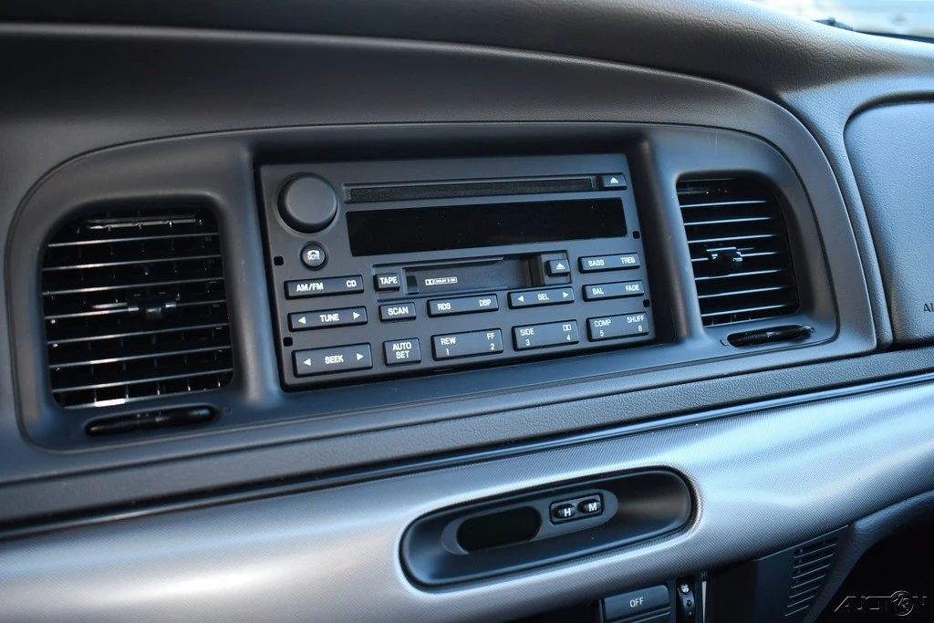 2003 Mercury Marauder - Image 11 of 21