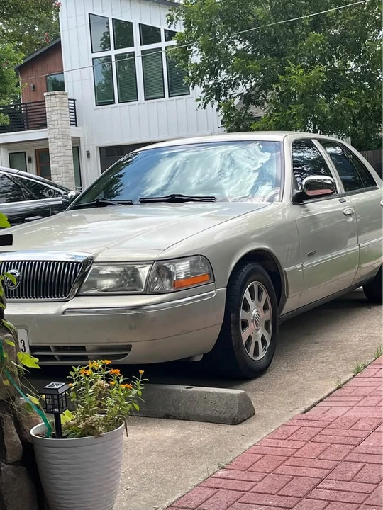 2003 Mercury Marauder - Image 2 of 2