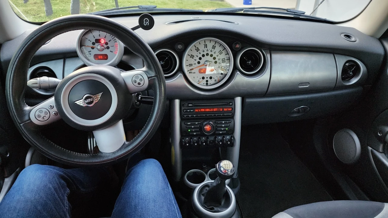 2003 Mini Mini Cooper S 1st Gen - Image 8 of 12