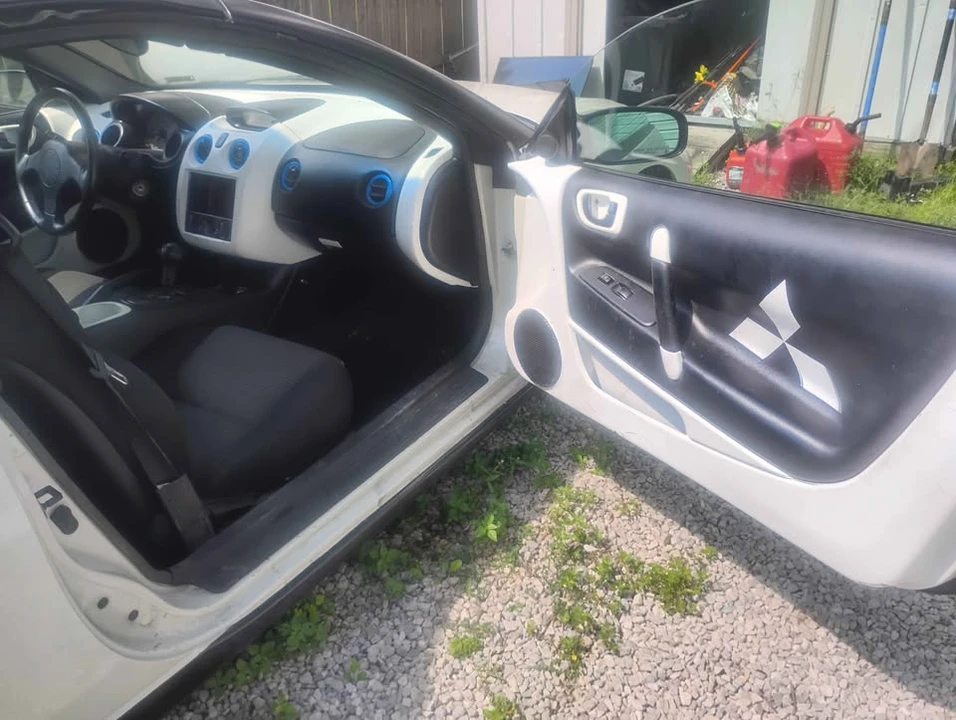 2003 Mitsubishi Eclipse 3rd Gen - Image 2 of 3