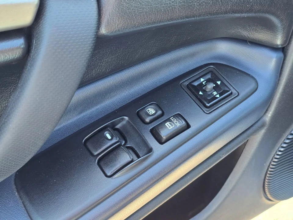 2003 Mitsubishi Eclipse 3rd Gen - Image 17 of 18
