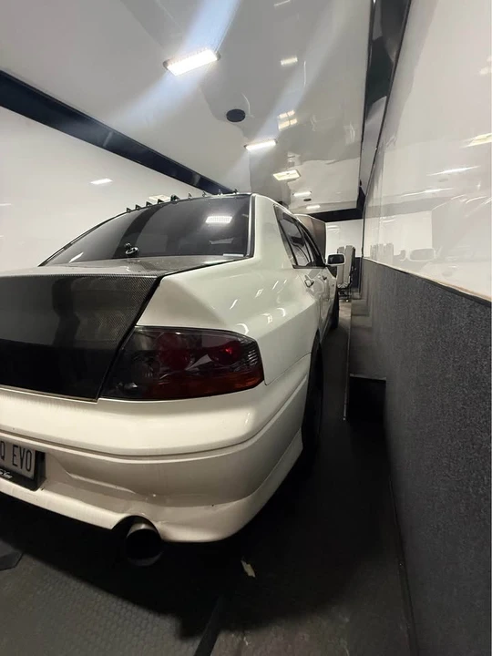 2003 Mitsubishi Lancer - Image 10 of 13