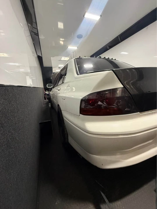 2003 Mitsubishi Lancer - Image 6 of 13