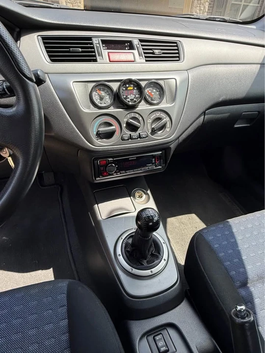 2003 Mitsubishi Lancer - Image 11 of 17