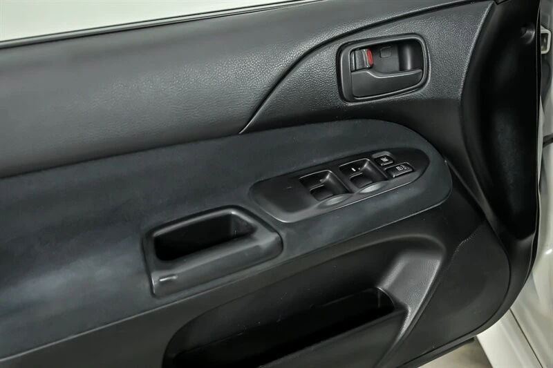 2003 Mitsubishi Lancer - Image 18 of 21