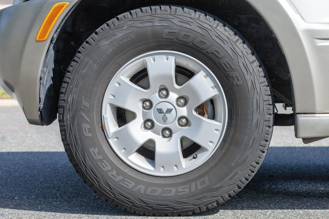 2003 Mitsubishi Pajero/Montero 3rd Gen - Image 30 of 31