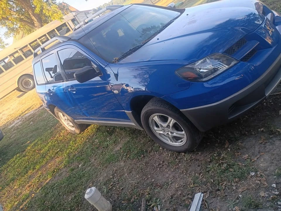 2003 Mitsubishi Outlander - Image 3 of 4