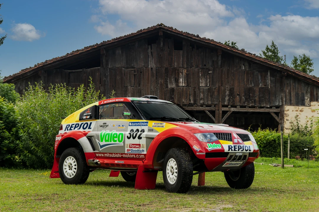 2003 Mitsubishi Pajero/Montero 3rd Gen - Image 11 of 31
