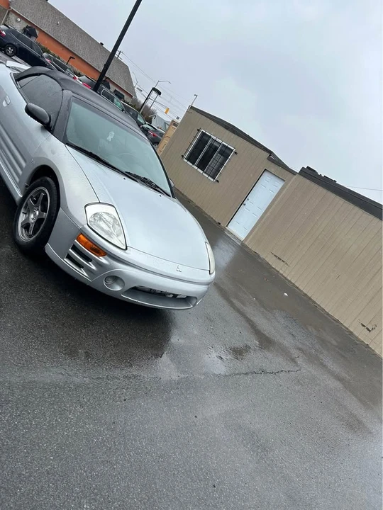 2003 Mitsubishi Eclipse 3rd Gen - Image 2 of 3