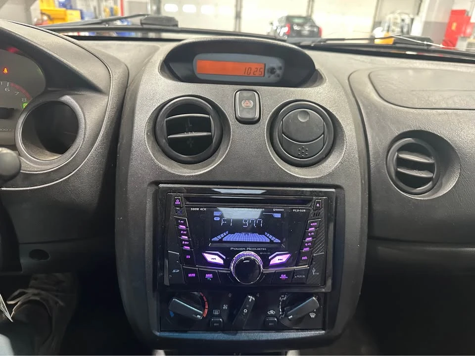 2003 Mitsubishi Eclipse 3rd Gen - Image 11 of 15