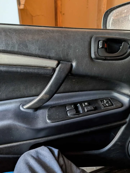 2003 Mitsubishi Eclipse 3rd Gen - Image 7 of 10