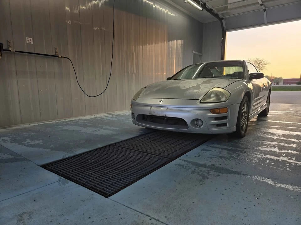 2003 Mitsubishi Eclipse 3rd Gen - Image 2 of 4