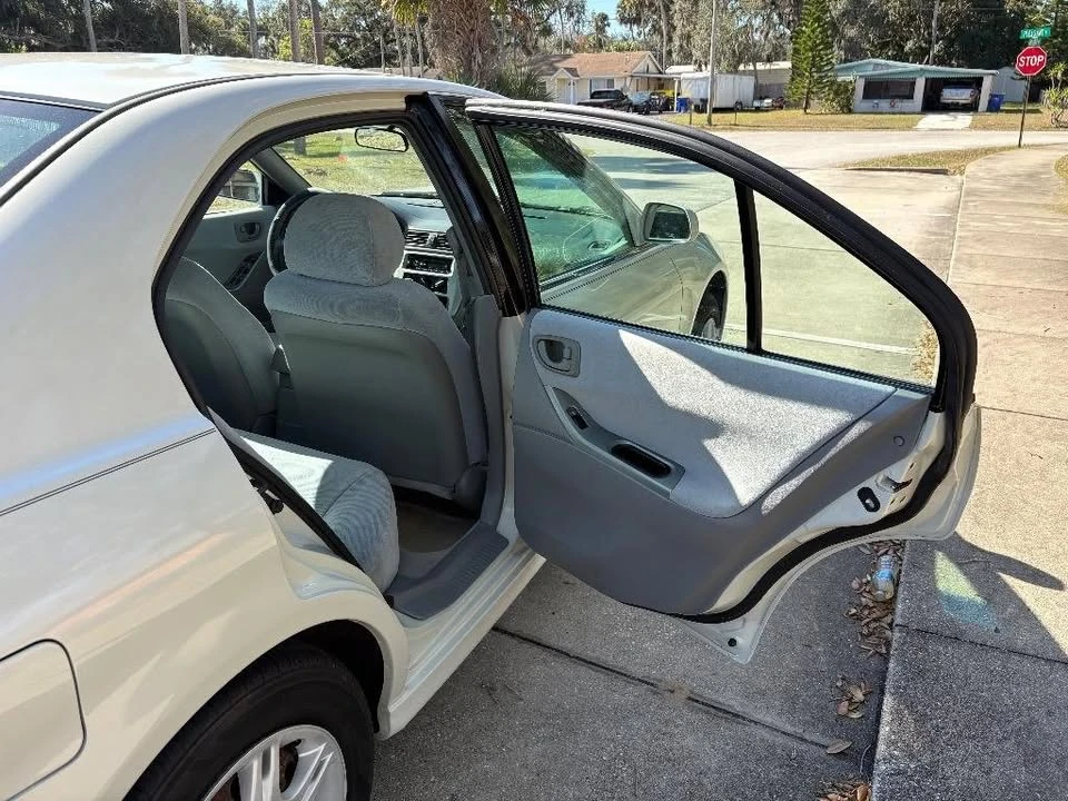 2003 Mitsubishi Galant 8th Gen - Image 13 of 20