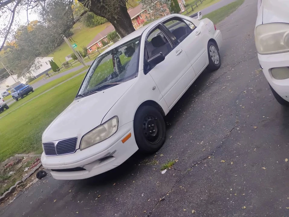 2003 Mitsubishi Lancer 8th Gen - Image 9 of 13