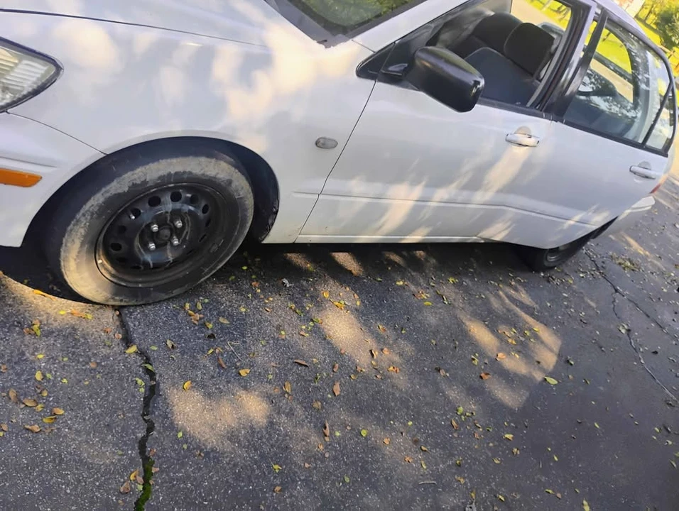2003 Mitsubishi Lancer 8th Gen - Image 5 of 13