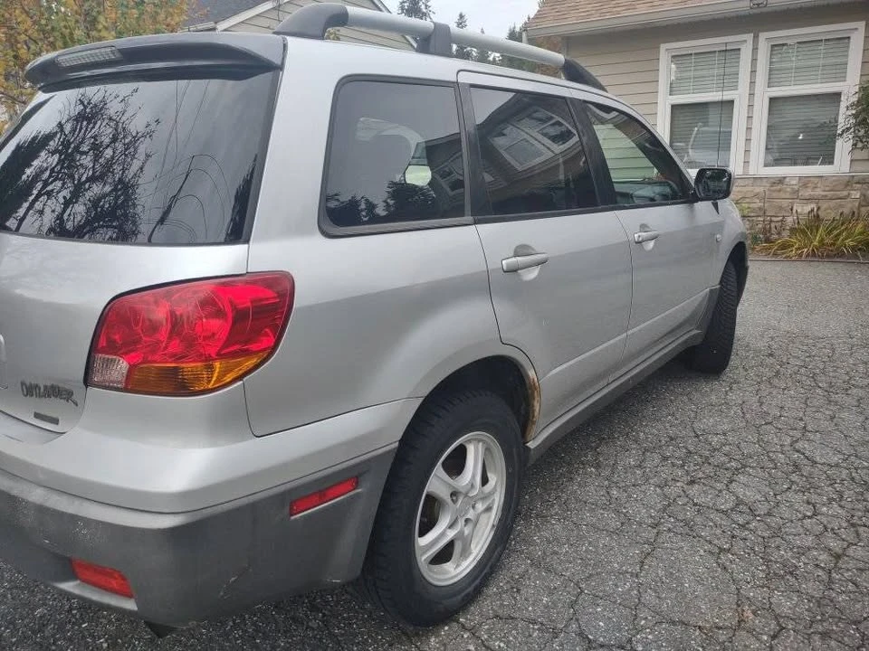 2003 Mitsubishi Outlander - Image 5 of 10
