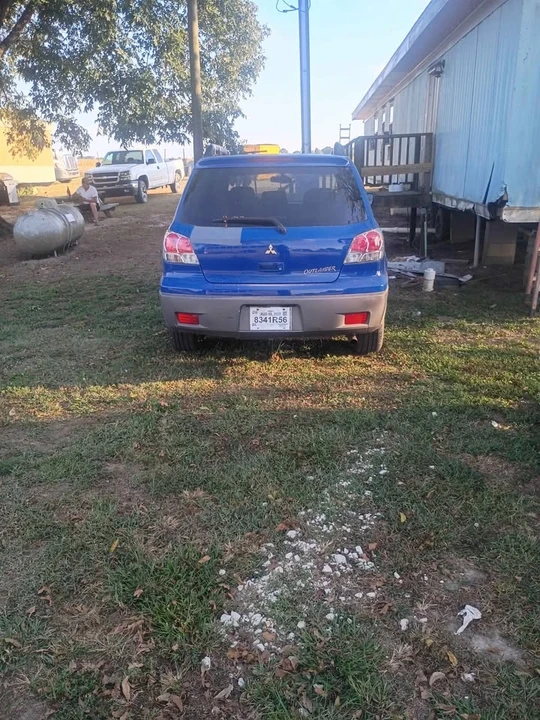 2003 Mitsubishi Outlander - Image 2 of 4