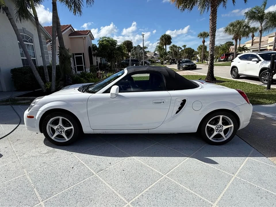 2003 Toyota MR2 Spyder/MR-S - Image 8 of 10