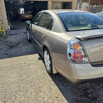 2003 Nissan Altima 3.5 SE Sedan 4D