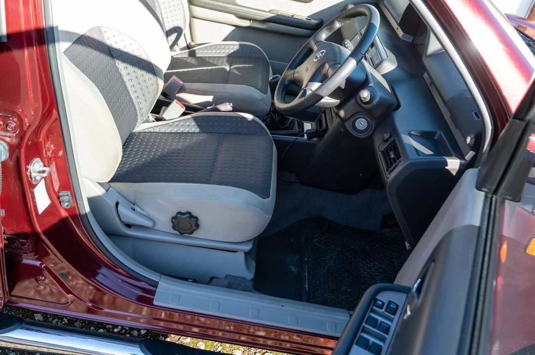 2003 Nissan - Image 29 of 30