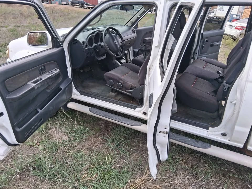 2003 Nissan Frontier 1st Gen - Image 5 of 9