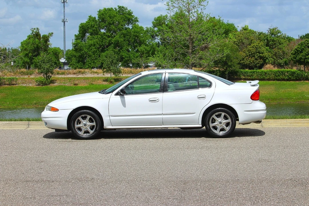 2003 Oldsmobile Alero - Image 2 of 21