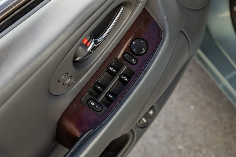 2003 Oldsmobile Aurora - Image 23 of 31