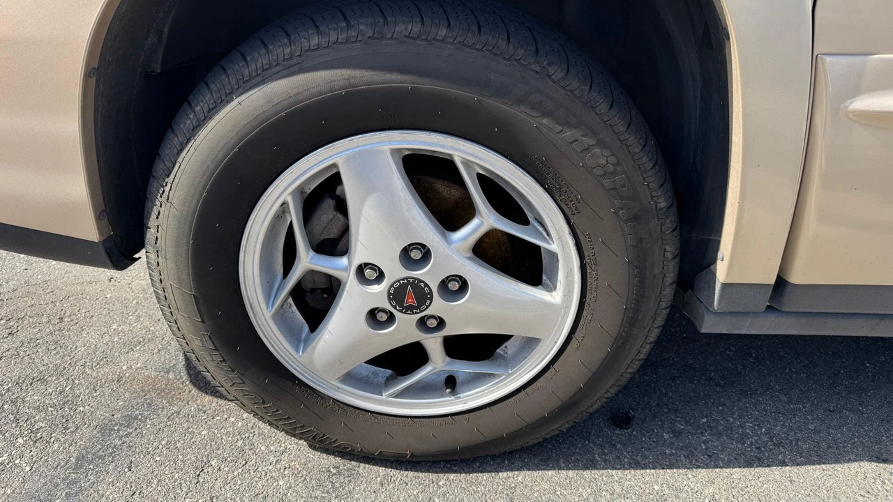 2003 Pontiac Aztek - Image 22 of 31
