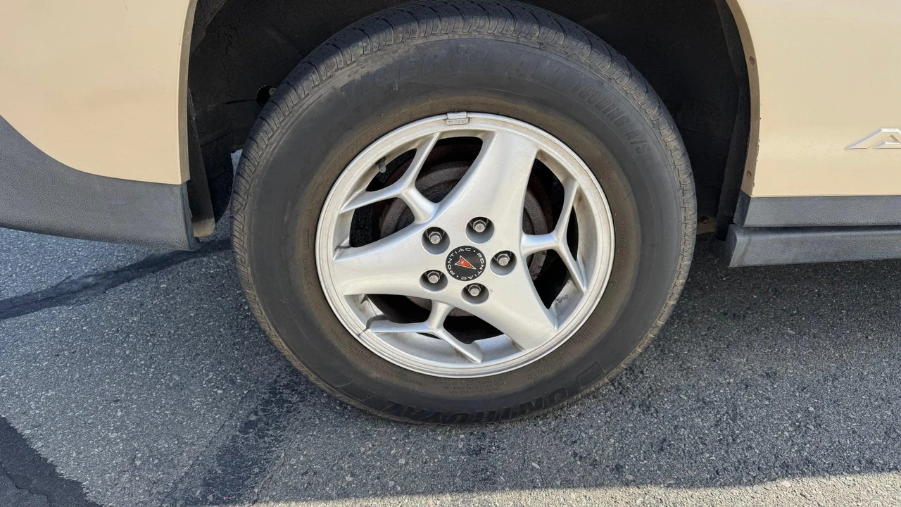 2003 Pontiac Aztek - Image 20 of 31