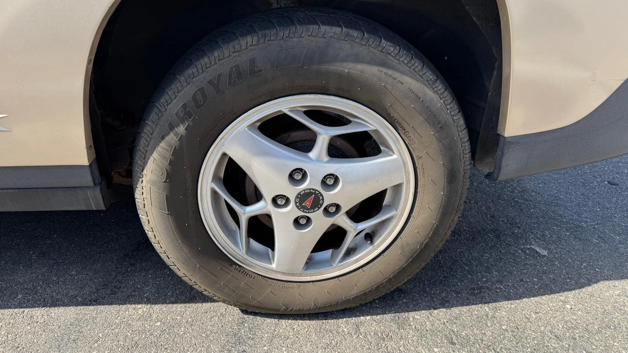 2003 Pontiac Aztek - Image 21 of 31