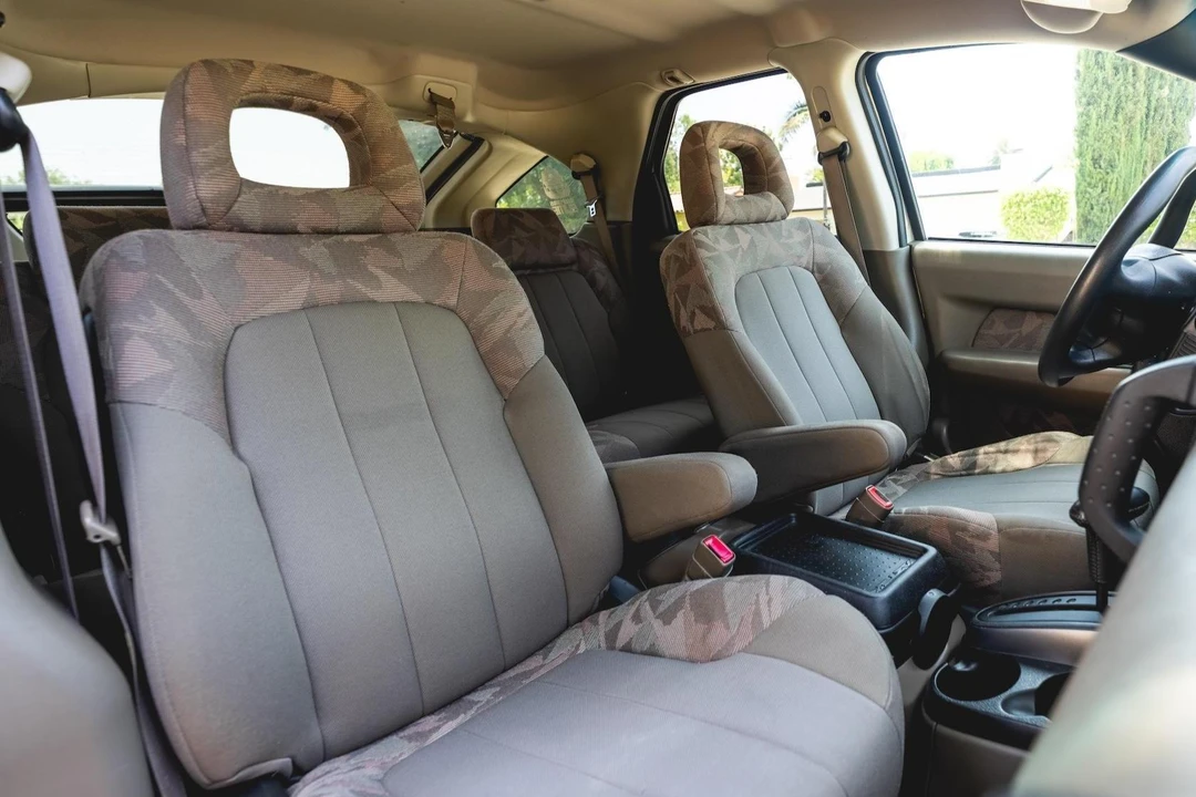 2003 Pontiac Aztek - Image 29 of 31