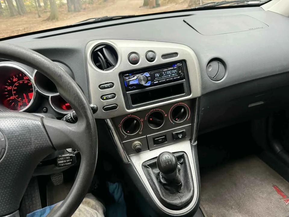 2003 Pontiac Vibe - Image 10 of 14