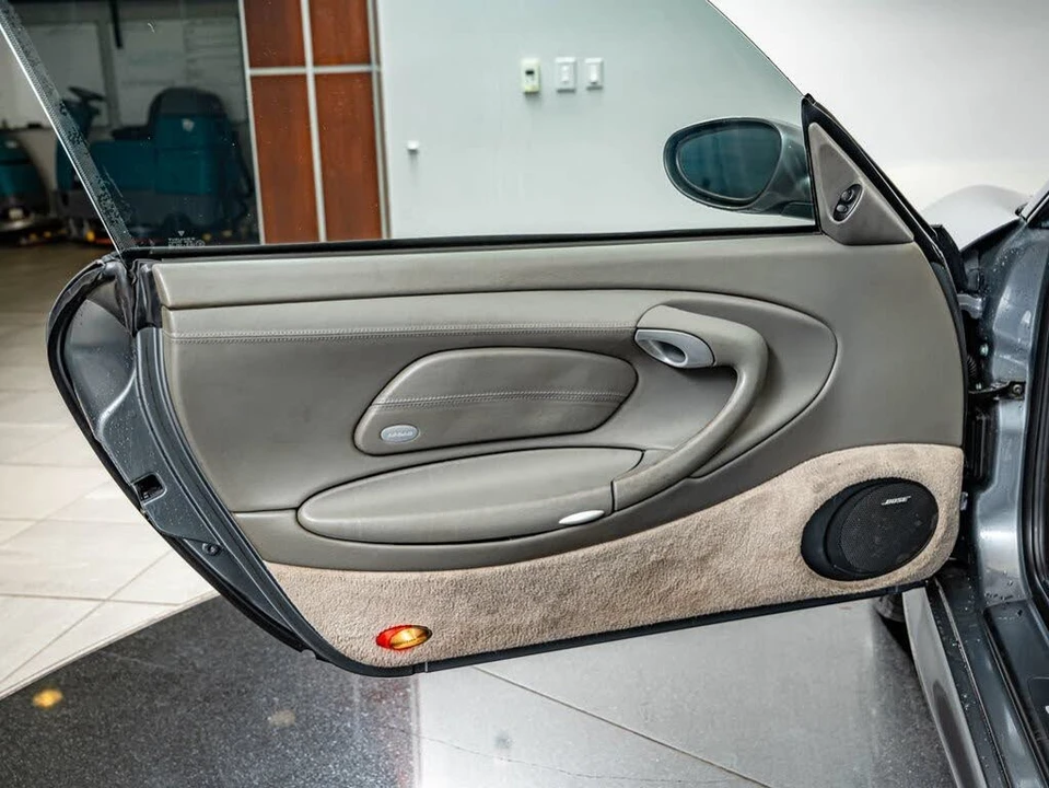 2003 Porsche 996 Carrera - Image 25 of 31
