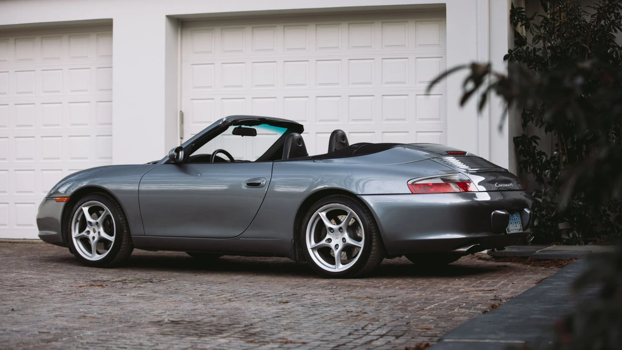 2003 Porsche 996 Carrera 4 - Image 12 of 20