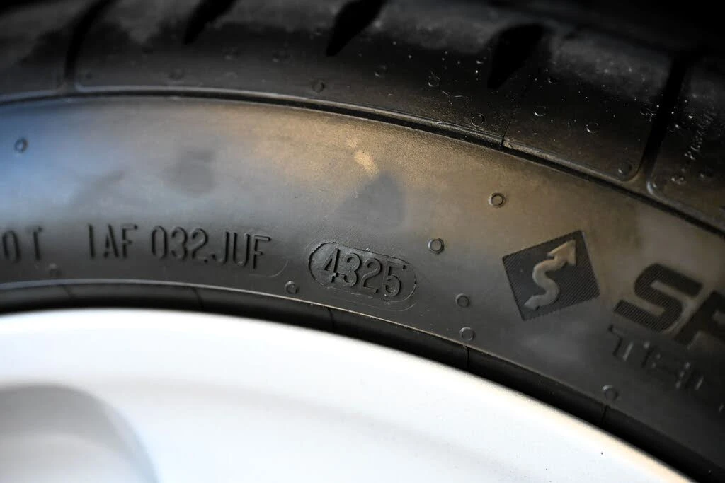 2003 Porsche 996 Carrera - Image 26 of 31