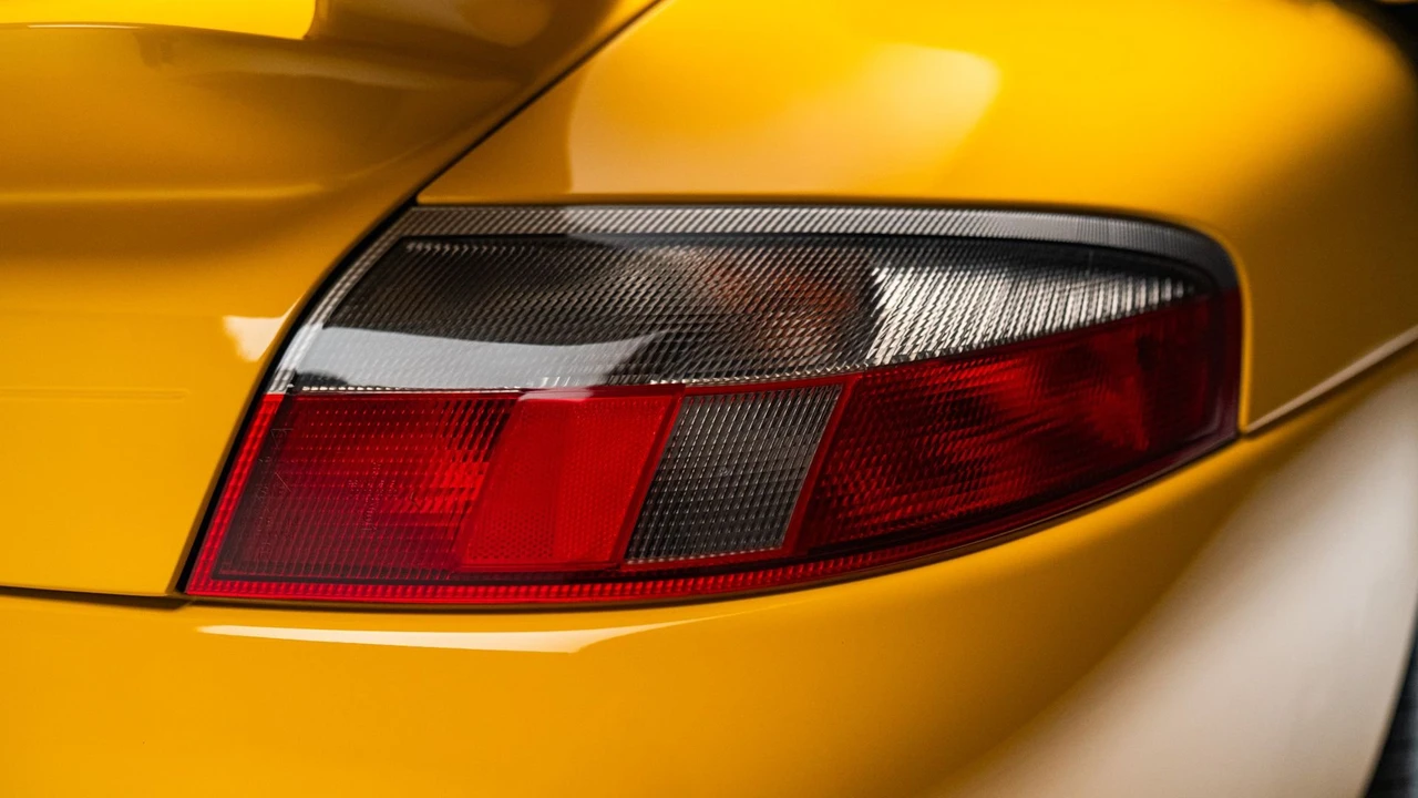 2003 Porsche 911 - Image 29 of 31