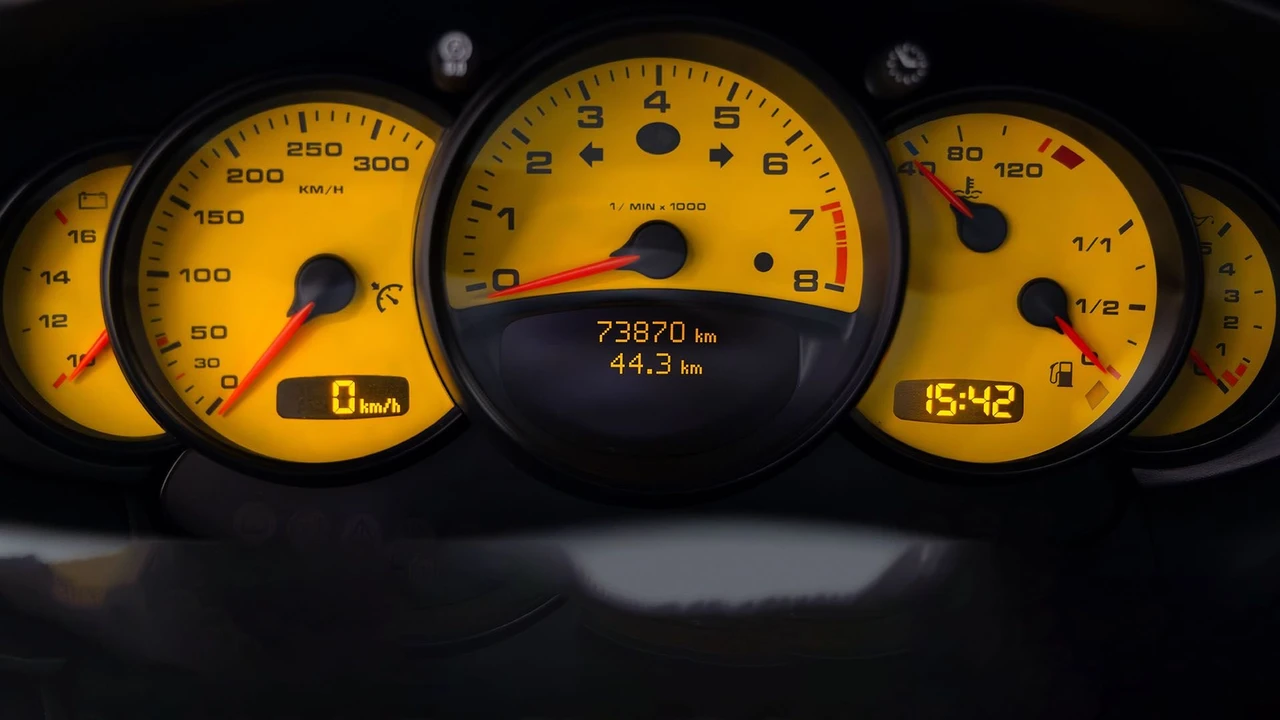 2003 Porsche 911 - Image 29 of 31