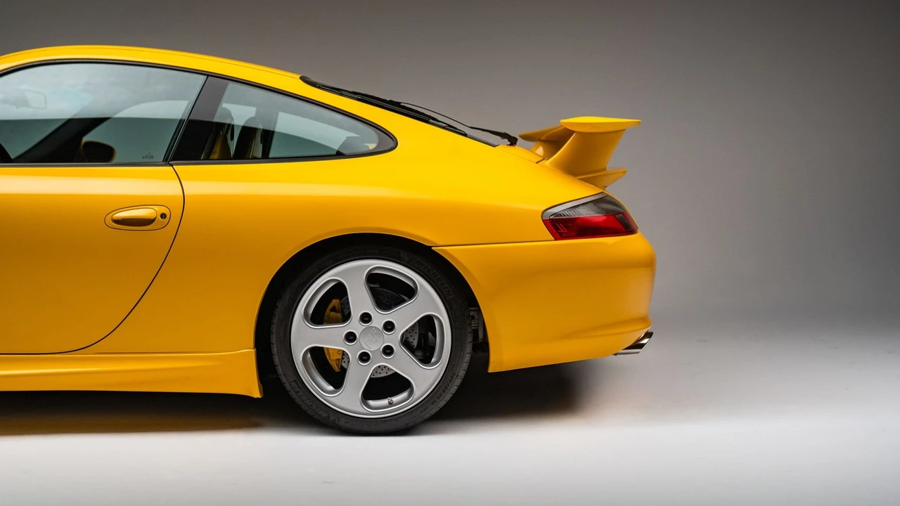 2003 Porsche 911 - Image 11 of 31