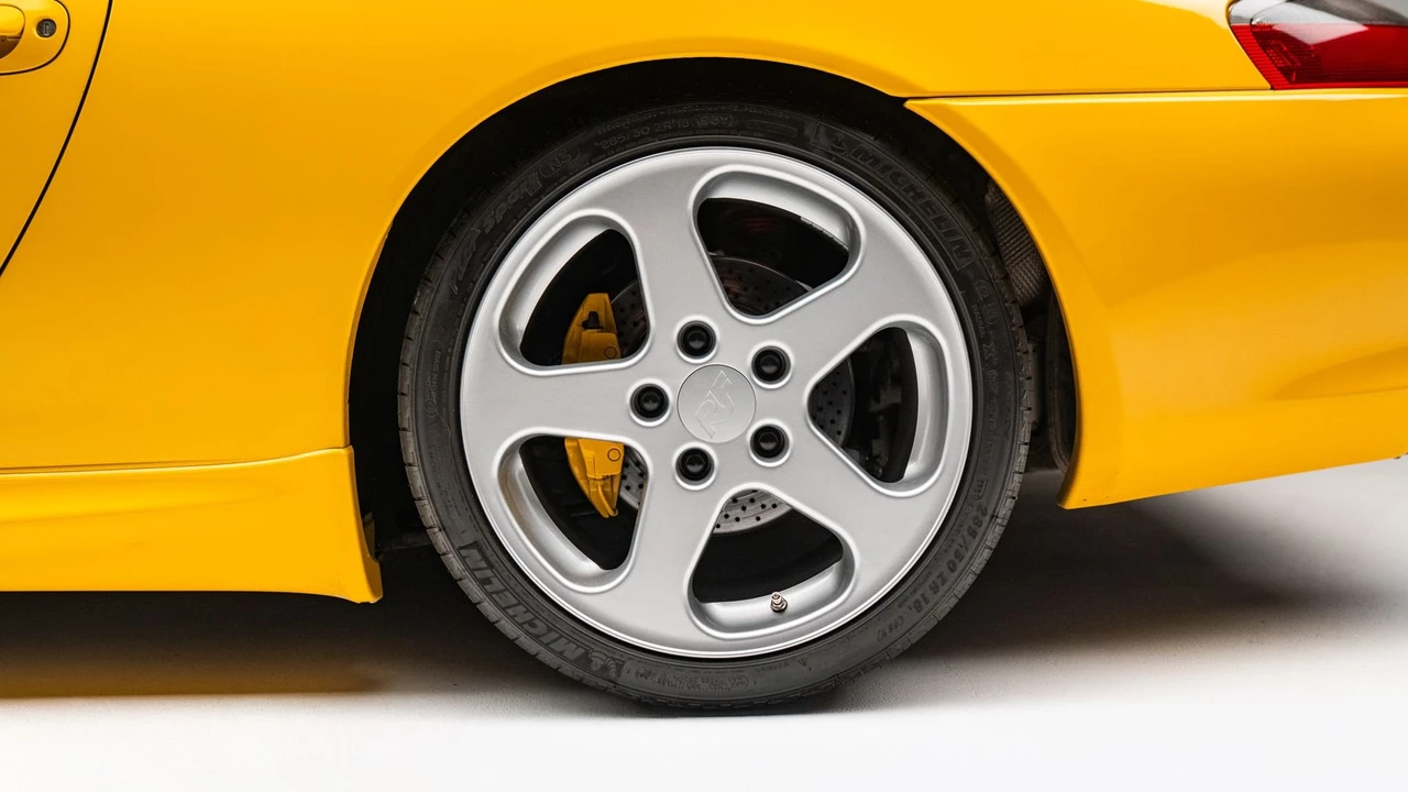 2003 Porsche 911 - Image 23 of 31