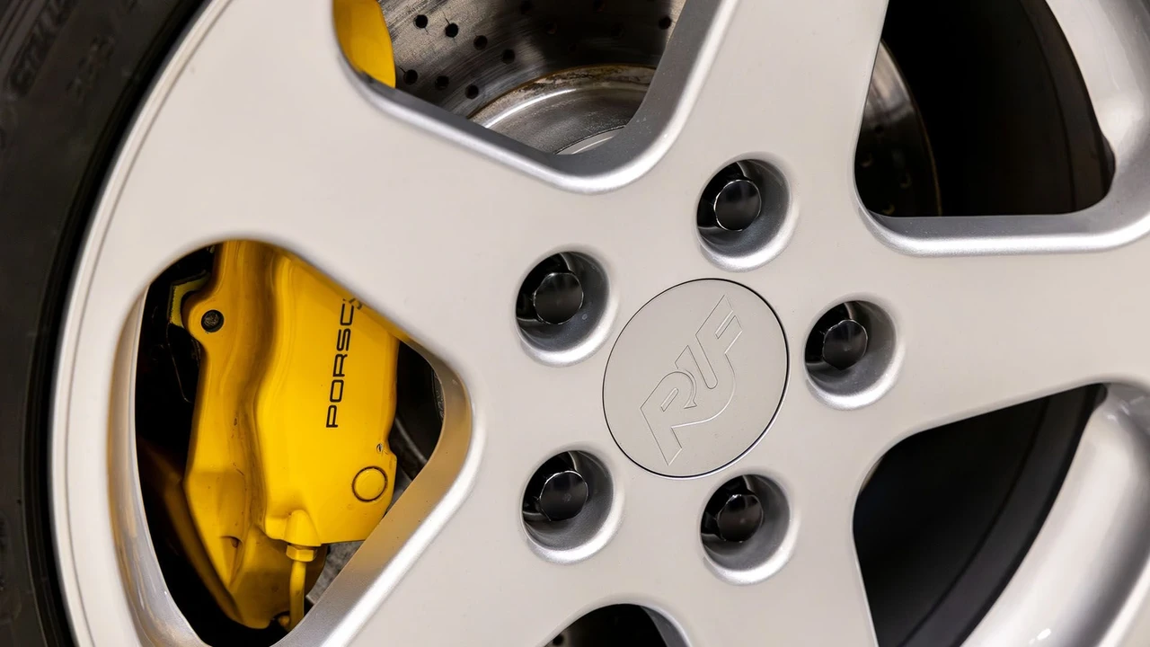 2003 Porsche 911 - Image 7 of 31