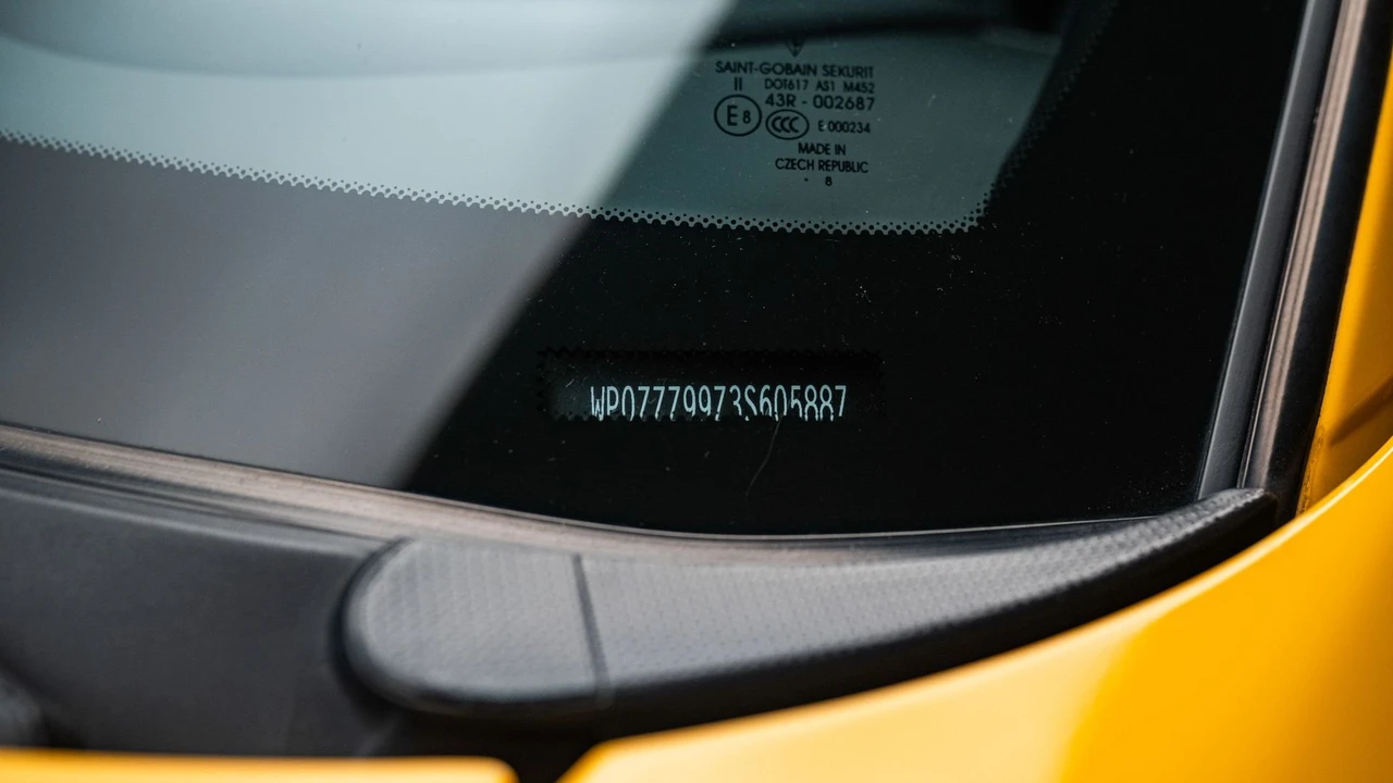 2003 Porsche 911 - Image 28 of 31