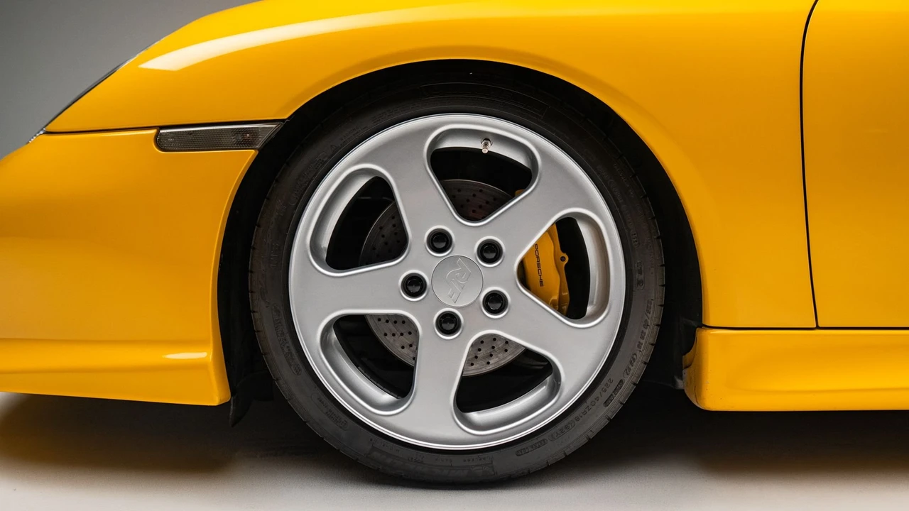 2003 Porsche 911 - Image 13 of 31